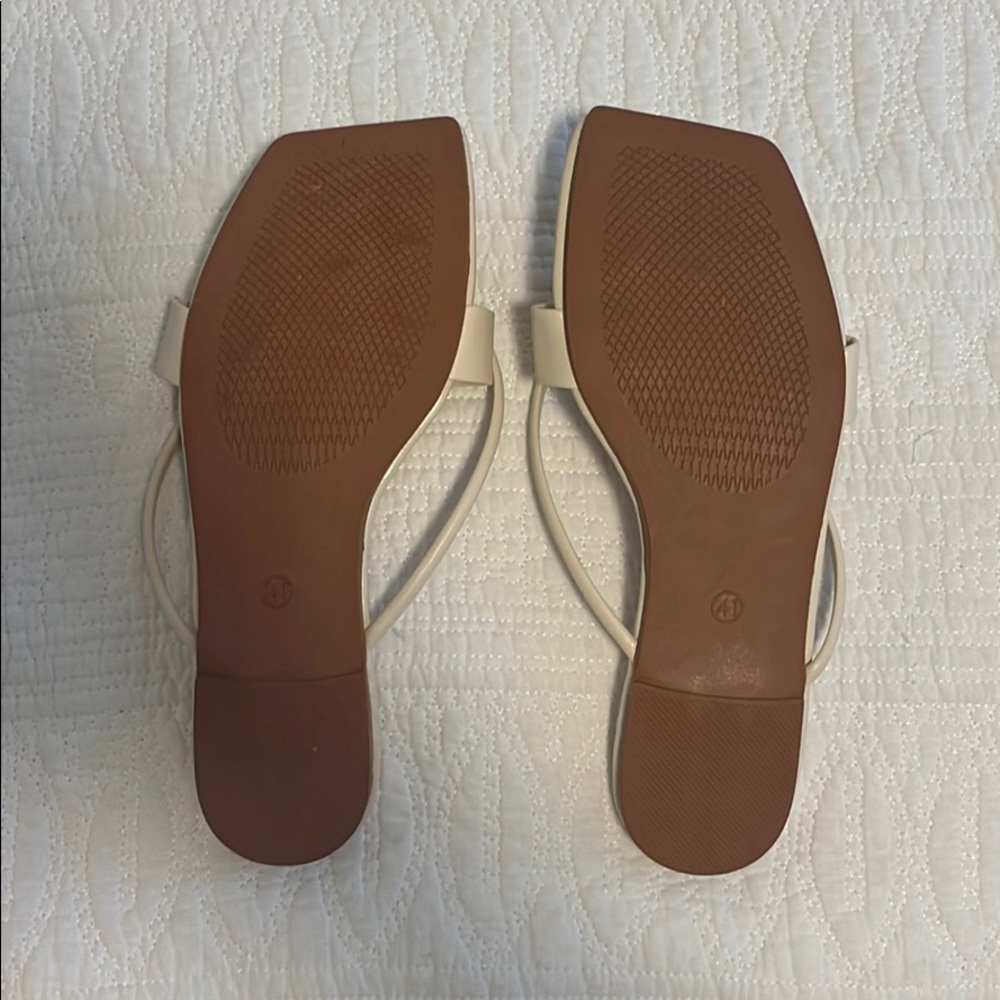 Cream sandals - Picture 3 of 3
